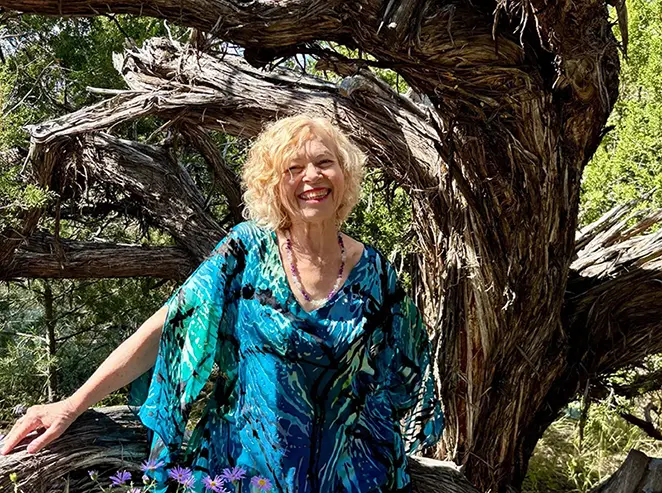 margot-gwin margot gwin by a tree smiling